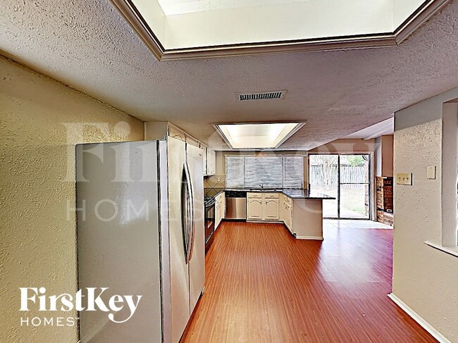 Photo - 16934 Macleish Dr