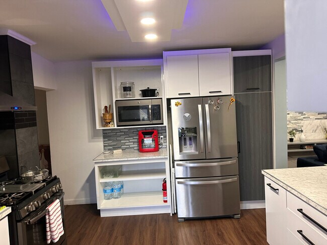 Photo - 676 Hampden St