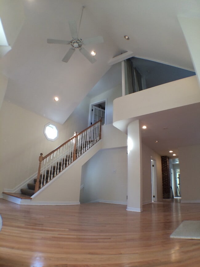 Photo - 1142 W Wolfram St Unit 2