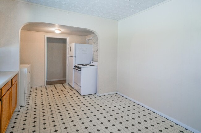 Photo - 310 E 17th St