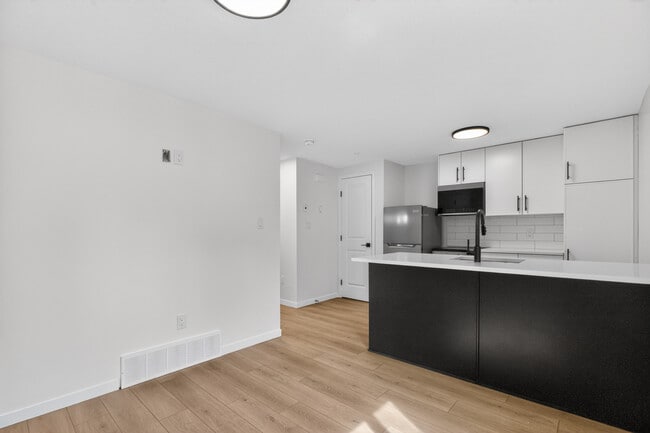 Photo - 12714-12772 72 St NW Unit GAR 12716