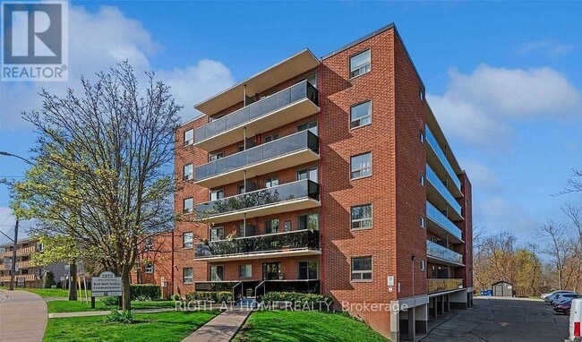 Photo - 2373 King St E Unit 26