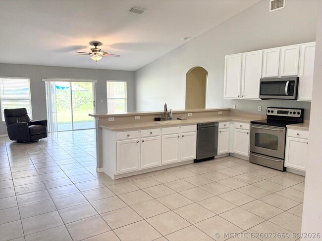2182 SW Idaho Ln