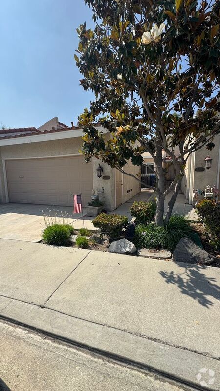 Building Photo - 12674 Oxford Dr Rental