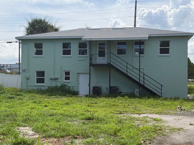 1302 Clearlake Rd