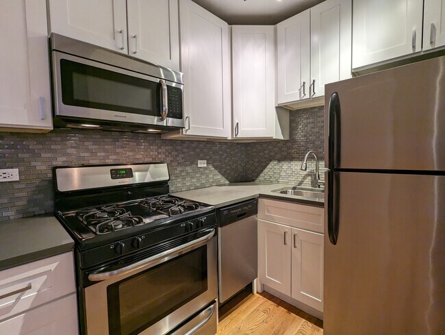 Photo - 2430 N Kedzie Blvd Unidad 205