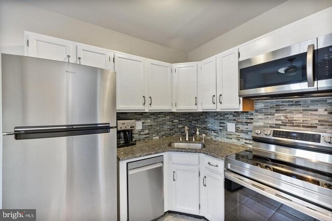 Photo - 1902 N Rhodes St Unidad 66