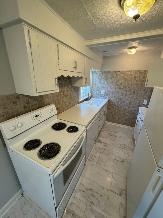 Photo - 328 N Volutsia