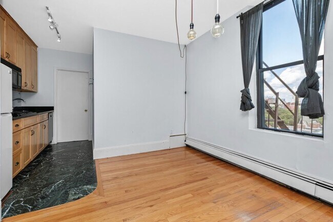 362 Commonwealth Ave Unit 6E