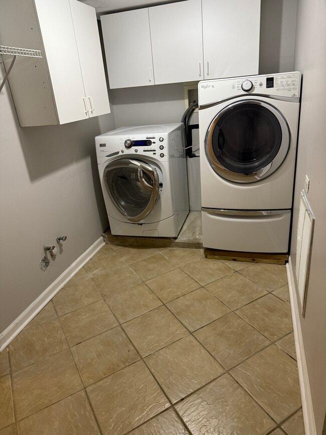 Building Photo - 2727 N Artesian Ave Unit G