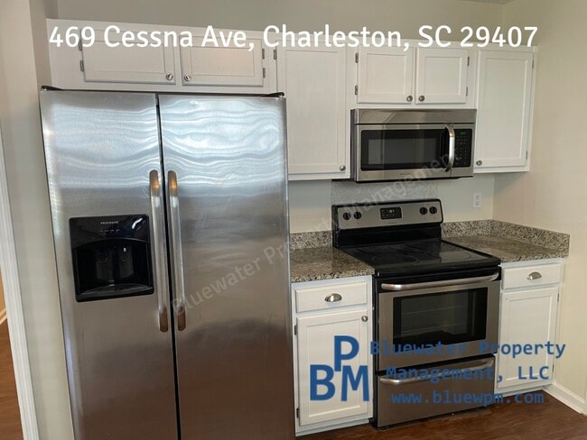 Photo - 469 Cessna Ave