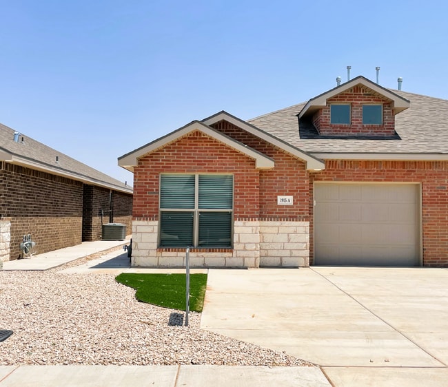 Building Photo - Stunning Home Located in Northwest Corrido...