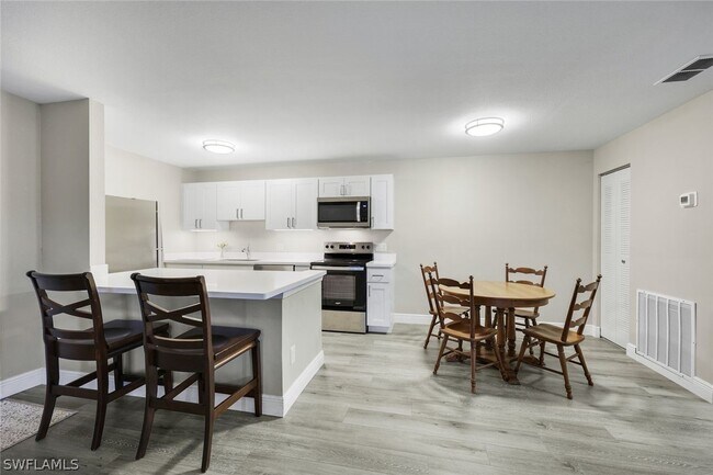 Photo - 17420 Birchwood Ln Unidad 2