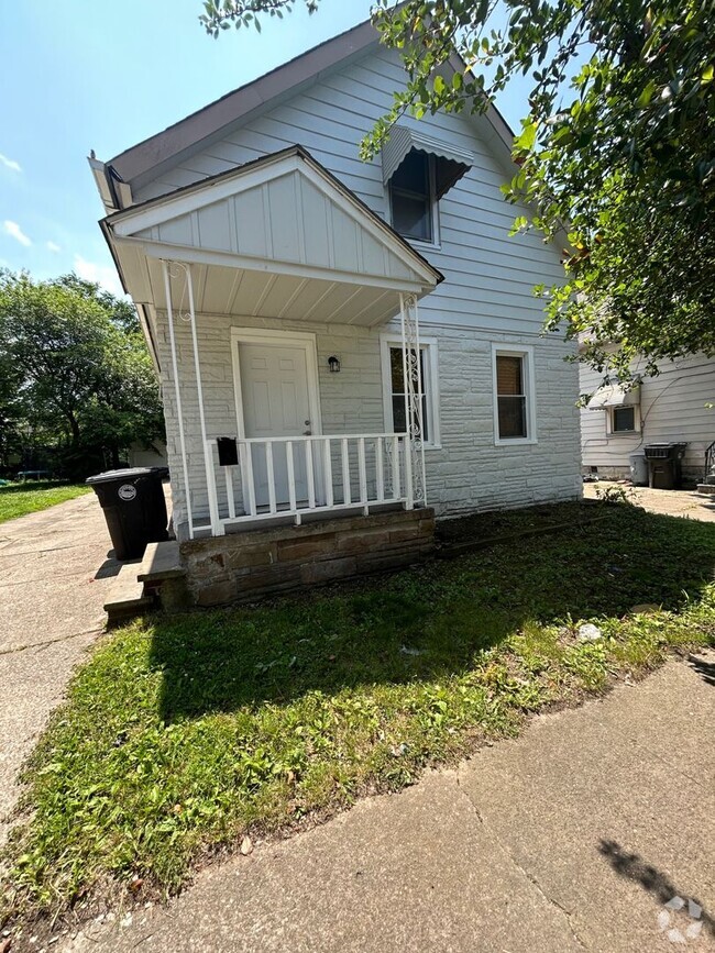 Building Photo - Charming 3-Bedroom Property in Prime Location Rental