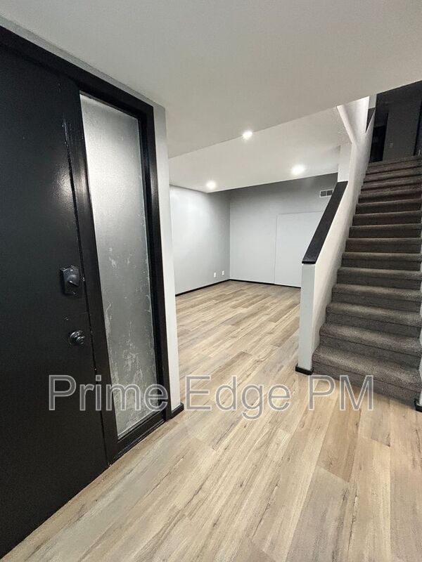 Building Photo - 1801 Ridgehaven Ct Rental