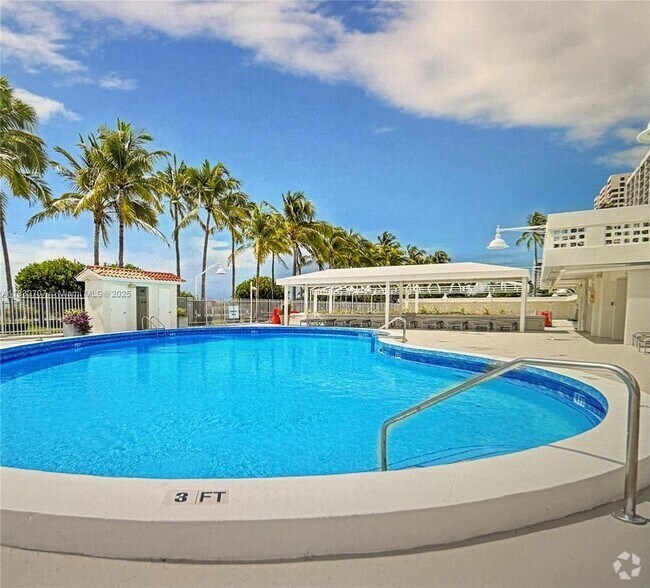 Building Photo - 2899 Collins Ave Unit 608 Rental