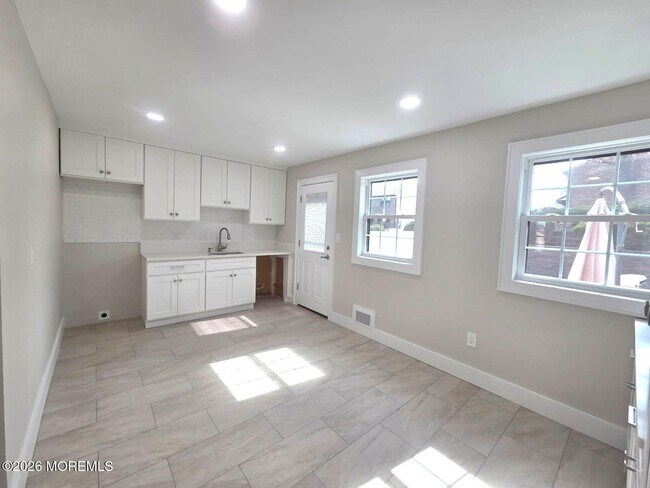 Photo - 92 Village Green Way