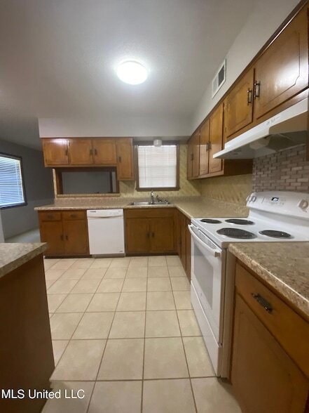 Photo - 144 Vaughn Ln