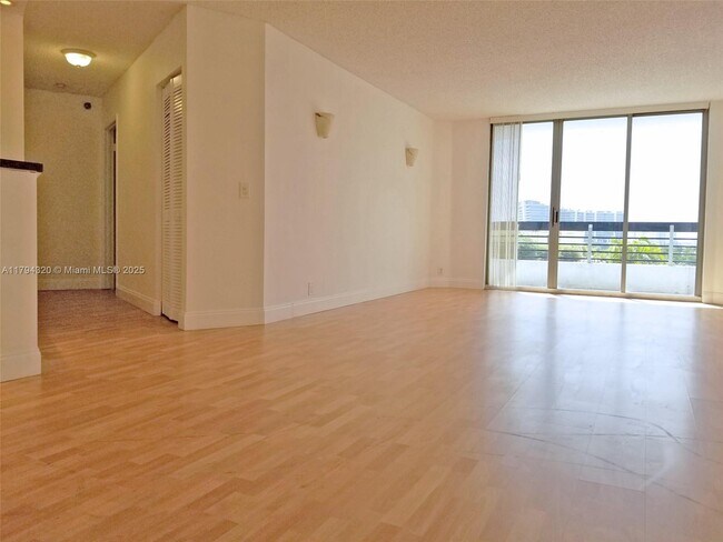 Photo - 3400 NE 192nd St Unit 503