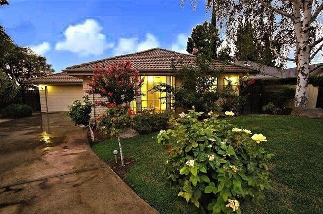 Photo - 1694 W Bullard Ave