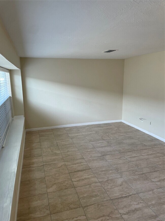 Building Photo - 7051 Chasewood Dr Unit True
