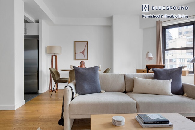 Photo - 279 E 44th St Unit FL21-ID894