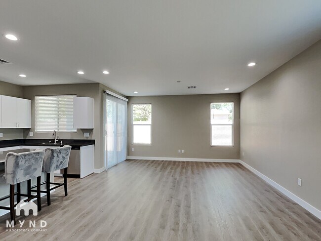 Photo - 3794 Paseo de Paz Ave