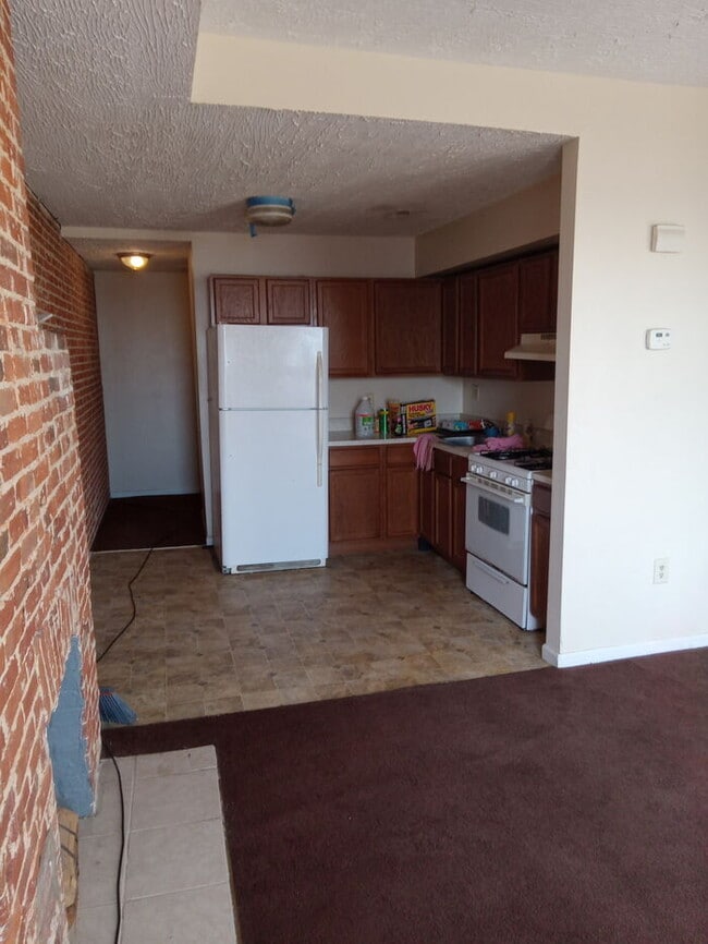 Building Photo - 3 bedroom townhome