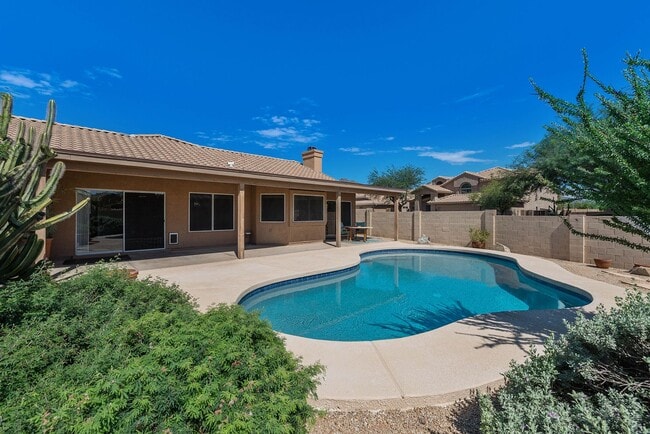 Building Photo - Ironwood Village - Completely Remodeled Interior, Single Level with Pool!