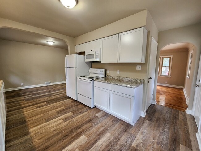 Photo - Spacious 2 Bedroom Ranch Home