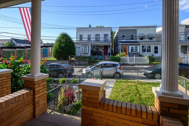 Photo - 1109 W 40th St