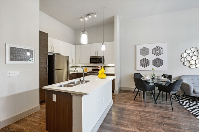 Building Photo - 2411 Fondren Rd Unit 1140 Rental