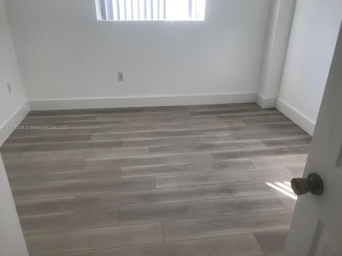 Photo - 928 SW 3rd St Unidad 209