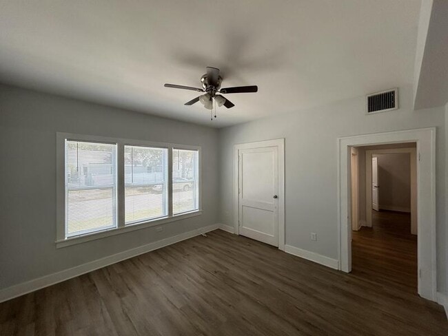 Photo - 2861 2nd Ave S