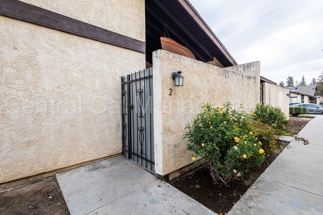 Building Photo - 4308 Parkwood Ct Unit 2