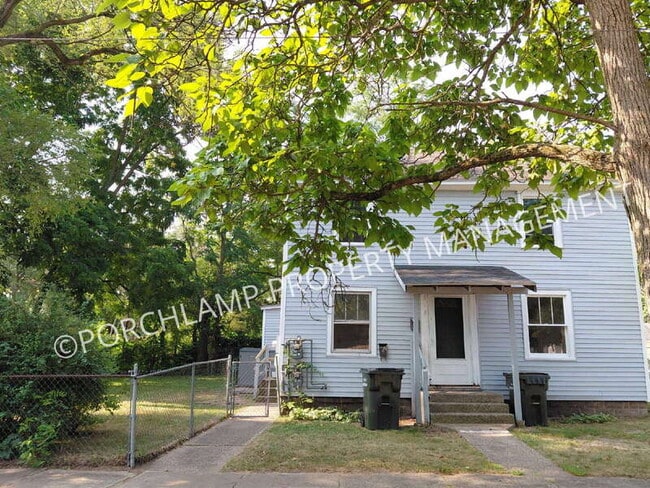 Building Photo - 319 E Forest Ave Unit #1