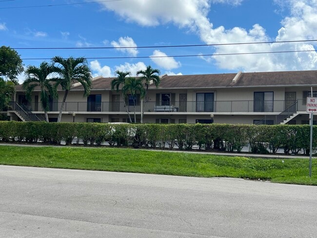 Building Photo - 960 NW 45th St Unit B-6