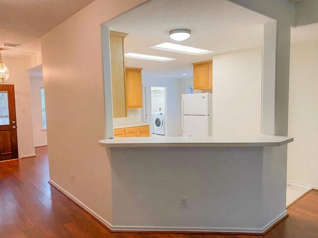 Photo - 54 N Queenscliff Cir