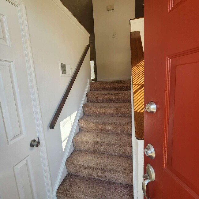 Photo - "Charming 3-Bed Townhouse with Finished Ba...