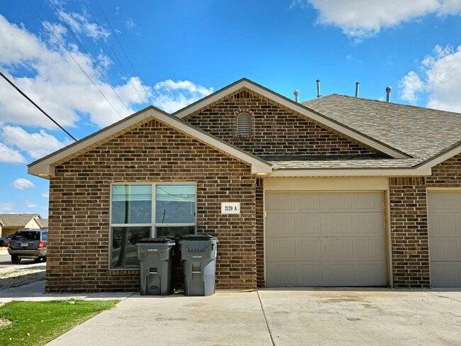 Building Photo - 2120 N Avenue K Unit A