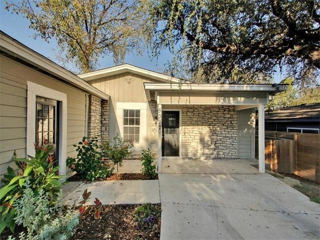 Cool home in East Austin - Don't Miss this... - Cool home in East Austin - Don't Miss this...