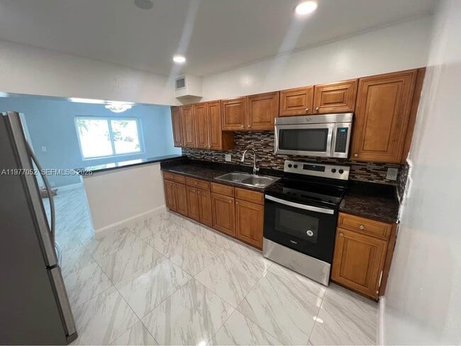 Photo - 18 Miami Gardens Rd