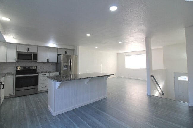 Photo - Updated West Kennewick 5 Bed/3 Bath House