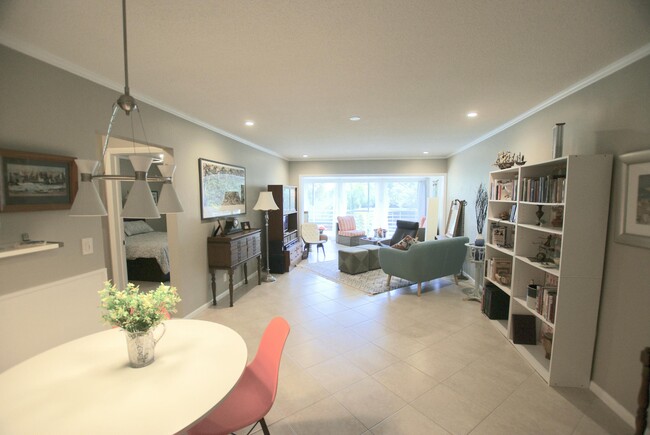 Building Photo - 11 Westwood Ave Unit 203a Rental