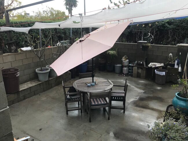 Front Yard Patio - 837 Micheltorena St