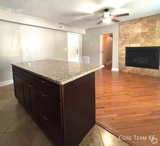Building Photo - 4328 Roanoke Pkwy Unit 102 Rental