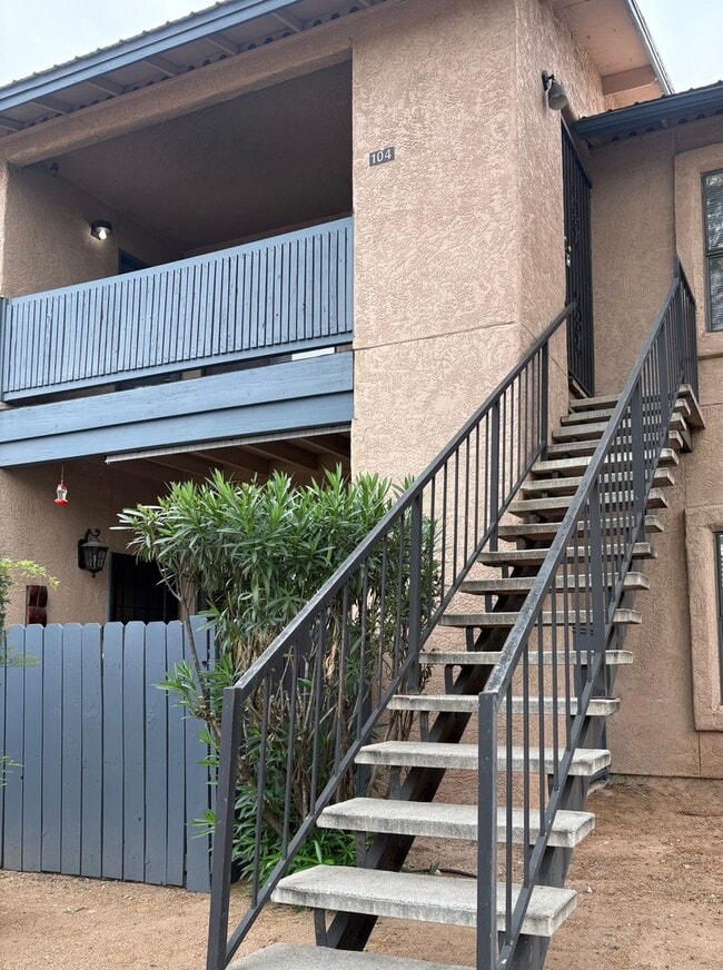 Building Photo - Lovely 2 Bedroom Condominium