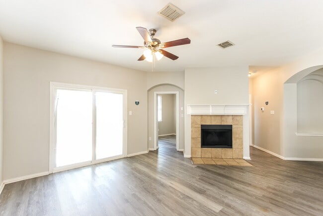 Photo - 709 Lone Pine Dr