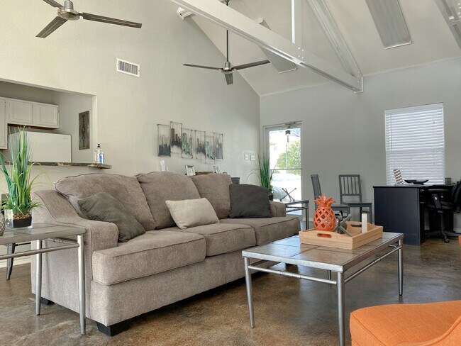 Oakhurst Apartments - Oakhurst Apartments