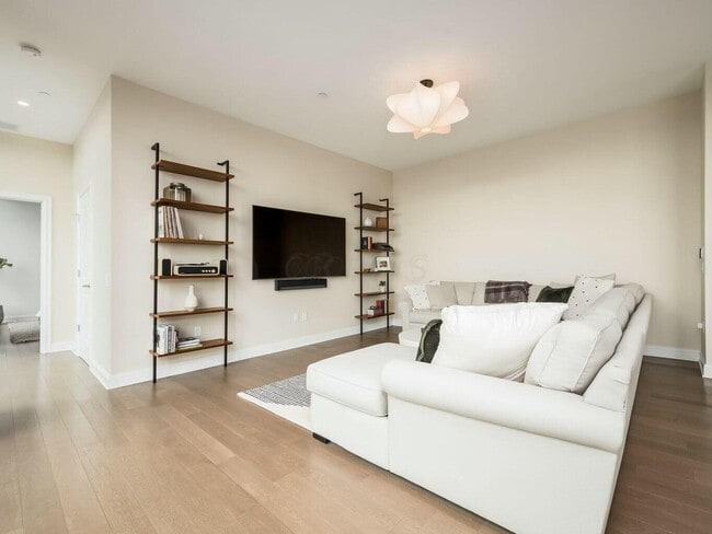 Photo - 250 W Spring St Unit 713